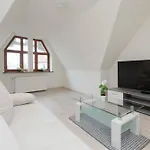Grunwaldzka Bright With Balcony By Renters Апартаменты *